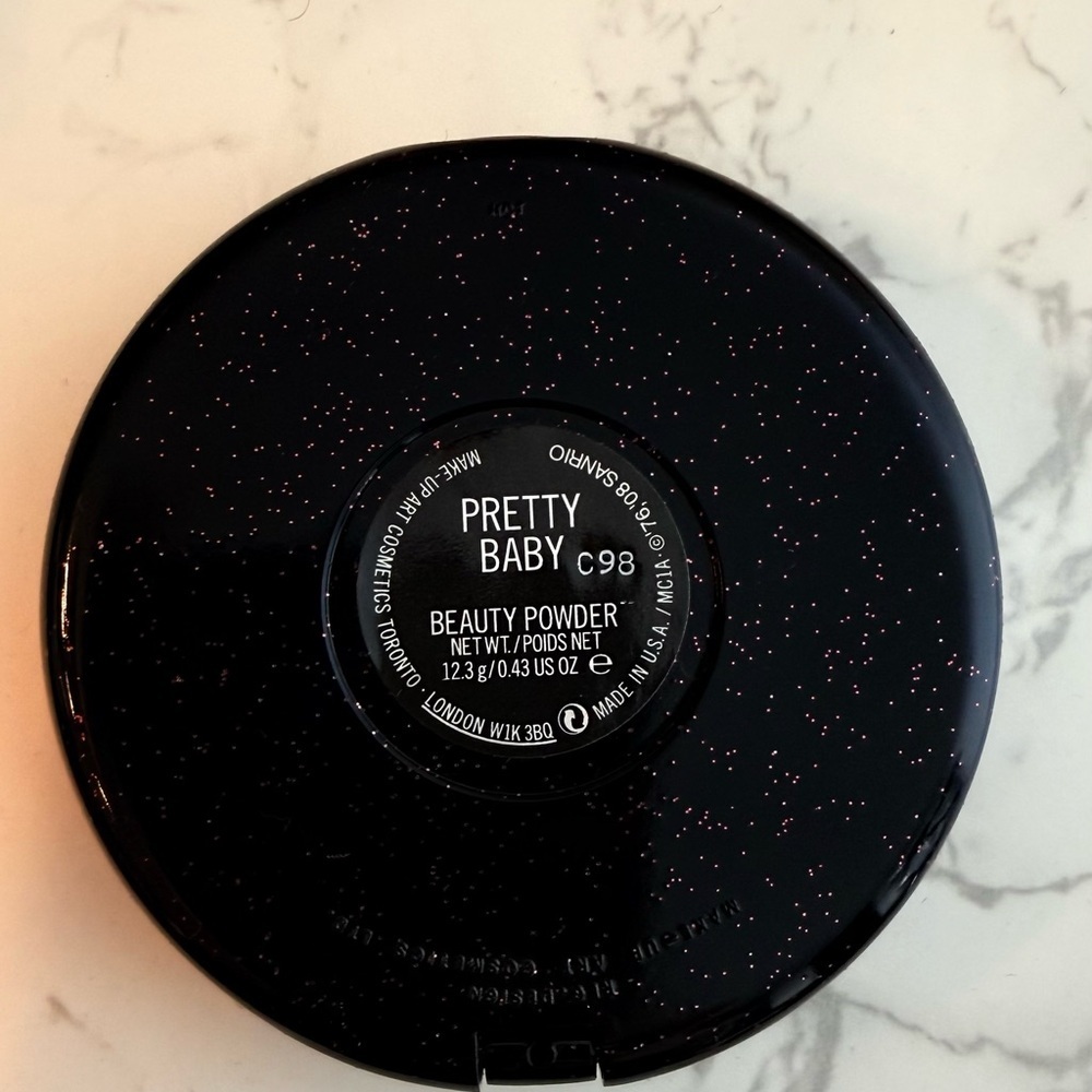 Mac Cosmetics x Hello Kitty Beauty Powder in Pretty Baby - Picture 4 of 6